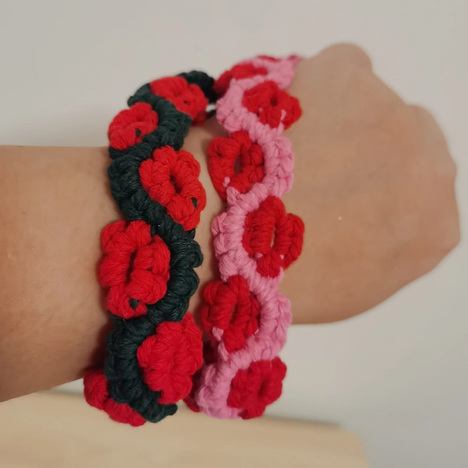 Flower rose pendant keychain worn on the wrist Bohemian hand woven flower keychain bag pendant decoration 250807