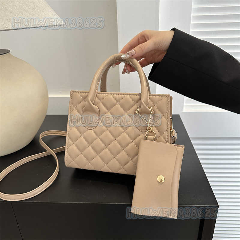 Solid Color Simple Fashion Diamond Embroidery Thread Bag 2023 Trendy Single Shoulder Crossbody Bag Small Square Bag Trendy H250806