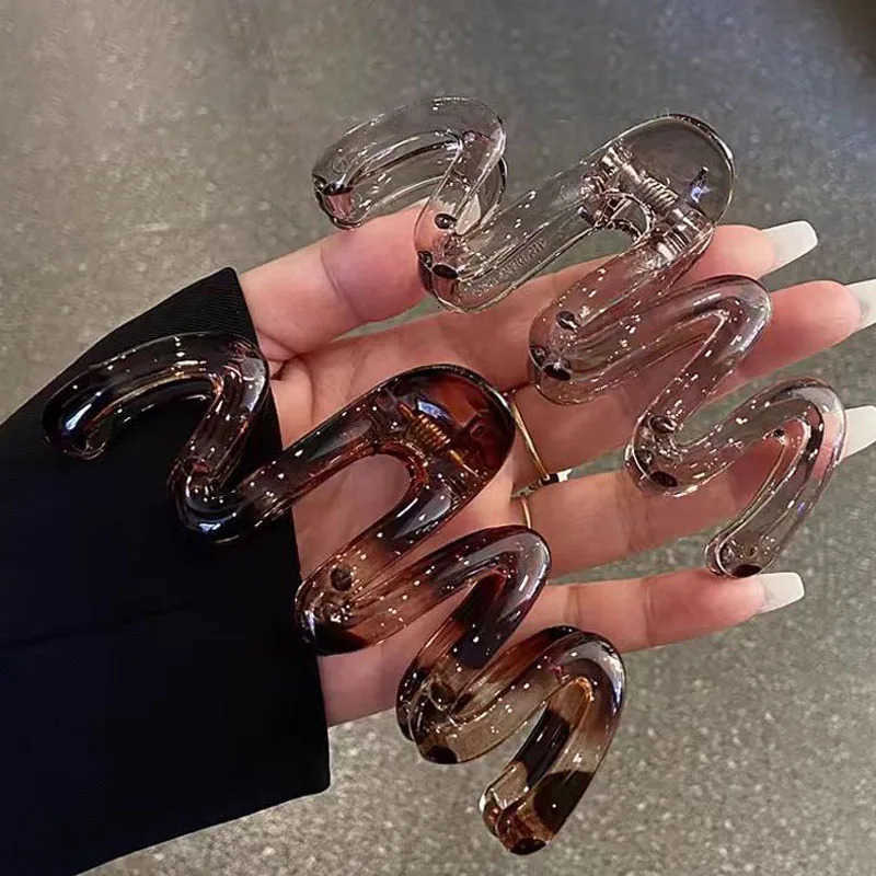 Womens Y2K Wavy High Glossy Amber Brown 11cm/4.33in Large Lightweight Plastic Hair Clip Elegant Minimalistic Hair Accessories U250807