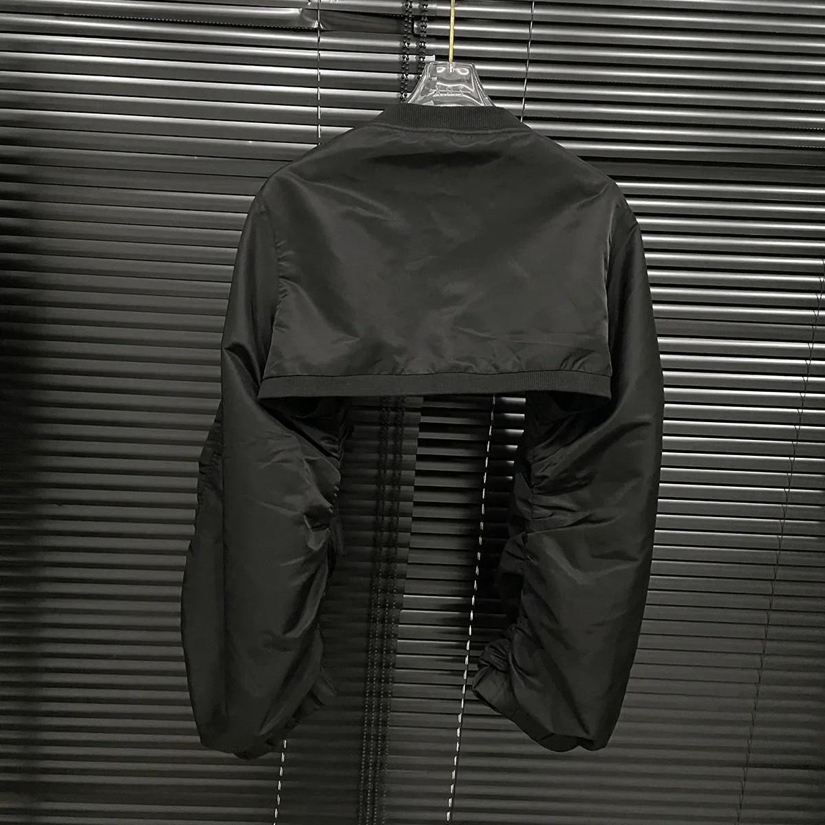 Autumn Niche Design Black Shoulder Vest Womens Leather Flight Plane Style Cropped Jacket Crew Neck Pattern 250807