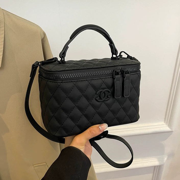 Designer Bag Shoulder Bag Luxury Bag New Versatile Exquisite And Elegant For Womens Black White Underarm Shoulder Bags Fashion Bags chain plain bags99