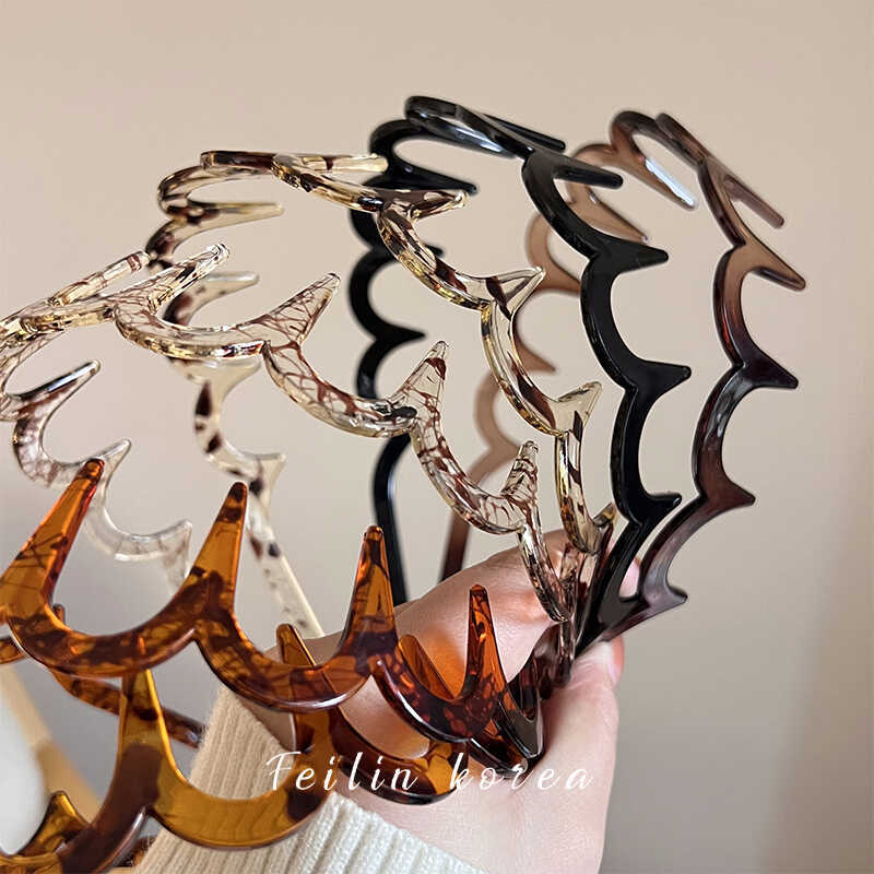 Securely Fitted Female Decorative Band - Curved Shape with Notched Edges