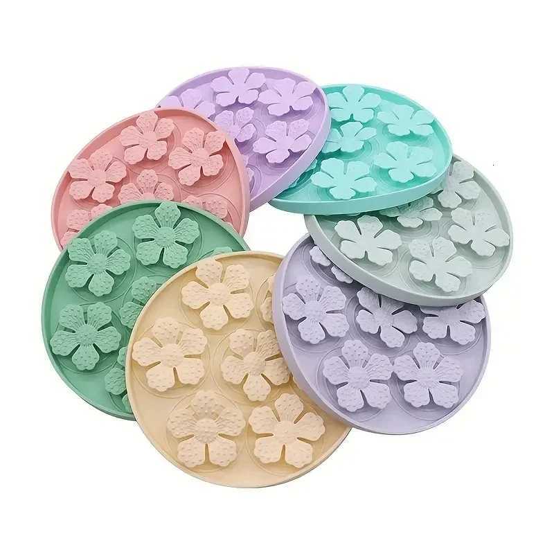 Silicone pet slow feeding mat dog licking mat round with suction cup anti-suffocation cat slow feeding mat Y250806