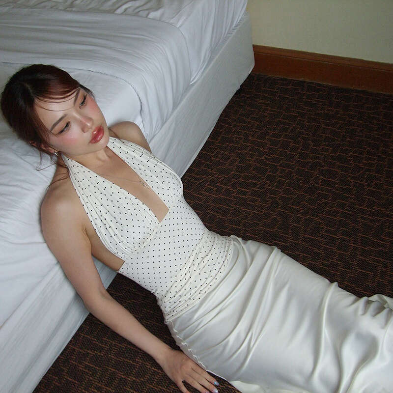 2025 designer Summer New V-Neck Sleeveless Polka Dot Camisole Hot Girl Slim Halter Top for Women