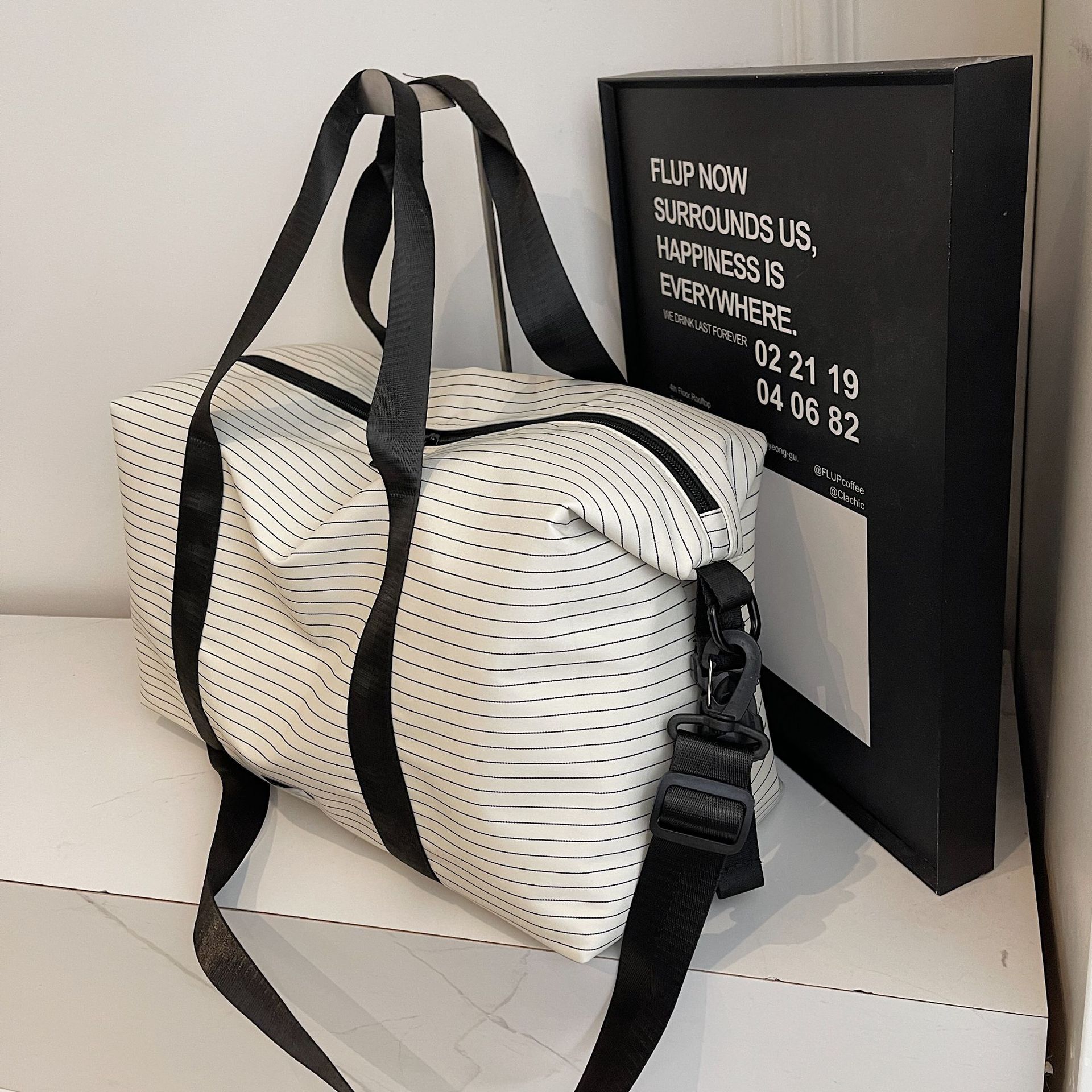 New High-Quality Striped Large-Capacity Travel Lightweight Trendy Fashion Gym Storage Carry-On Bag