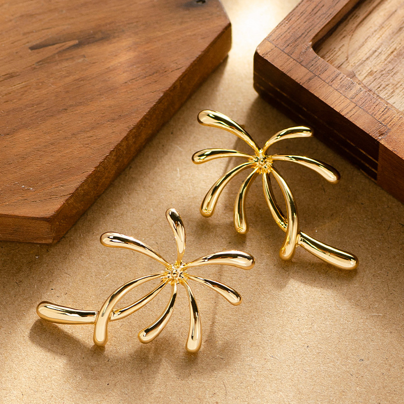 Internet Celebrity Live Fashion Exquisite Minimalist Metal Flower Earrings for Women High-end Light Versatile Sier Needle Ear Jewelry