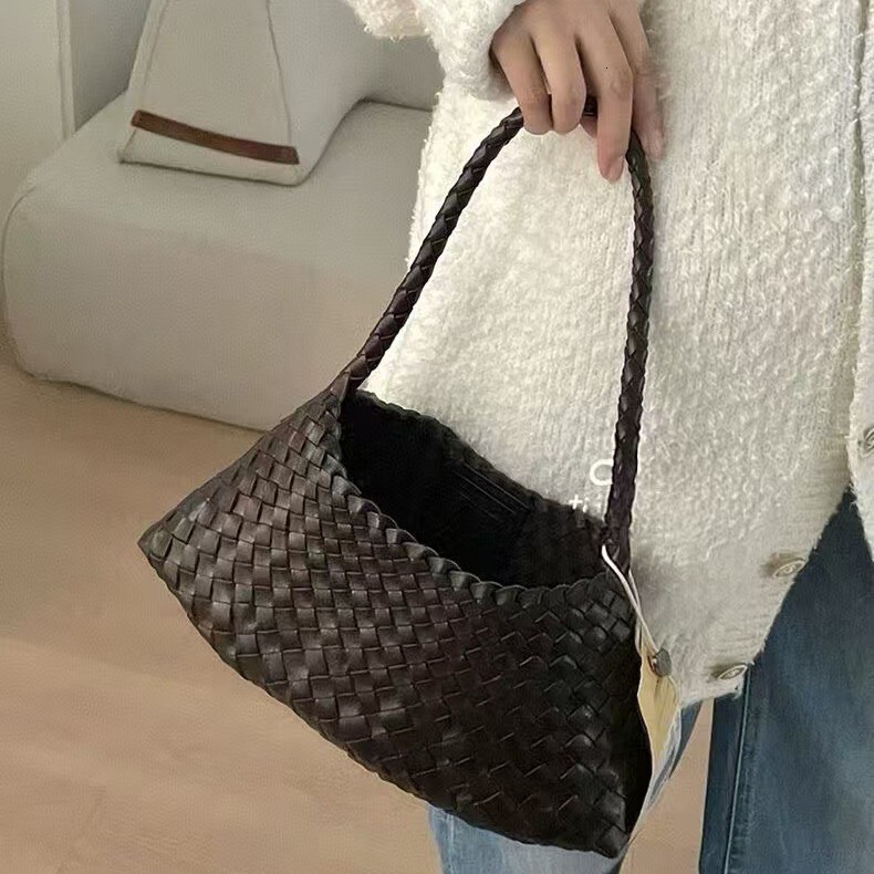 2025 Summer New Niche Design Woven Designer Bag Bag Large Capacity French Sailing Luxury Bag Bag Lazy Vacation Single Shoulder Underarm Bag