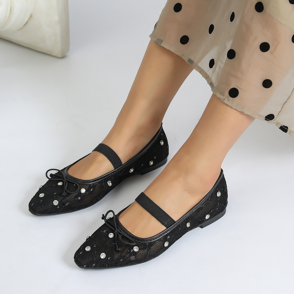 Sandals A new elegant solid-color hollowed-out breathable bow decoration, a comfortable and elegant women's flat shoe with a shallow opening and 