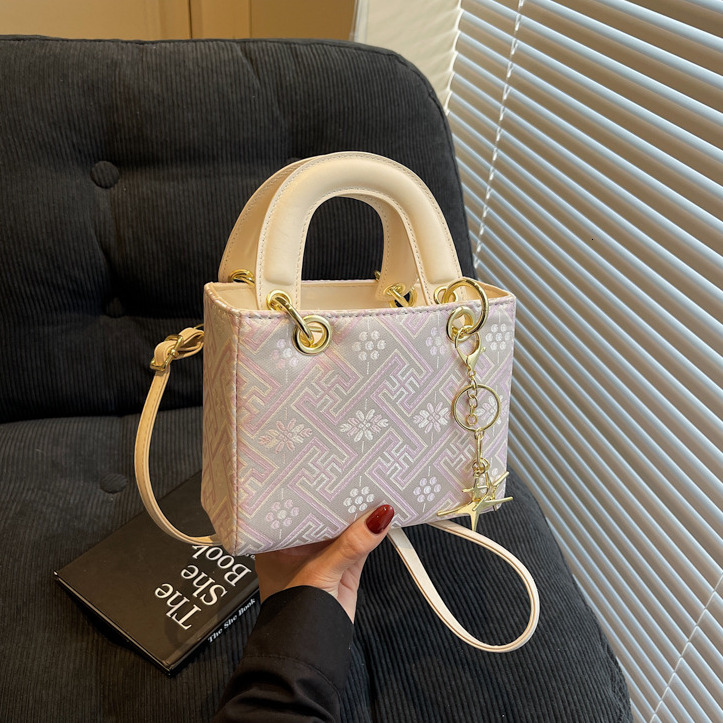 Free Shipping Designer Luxury Women's Handbag High-end Ethnic Style Wanji Pattern National Style New Handheld Bucket Bag Versatile Single Shoulde