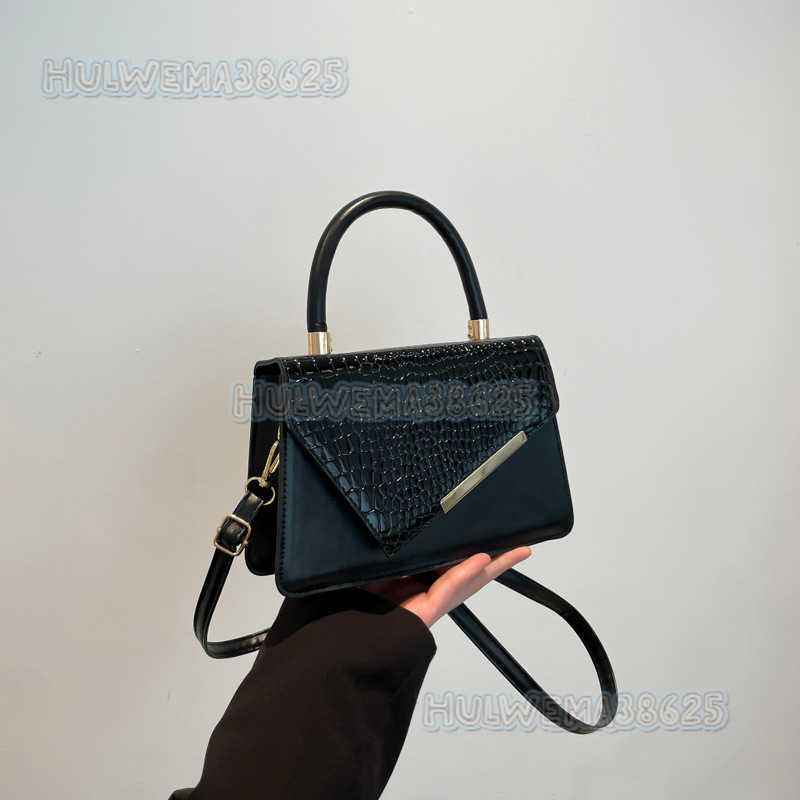 Simple Handheld Small Bag for Women 2025 New Trendy Fashion Crocodile Pattern Stylish Single Shoulder Crossbody Small Square Bag H250806
