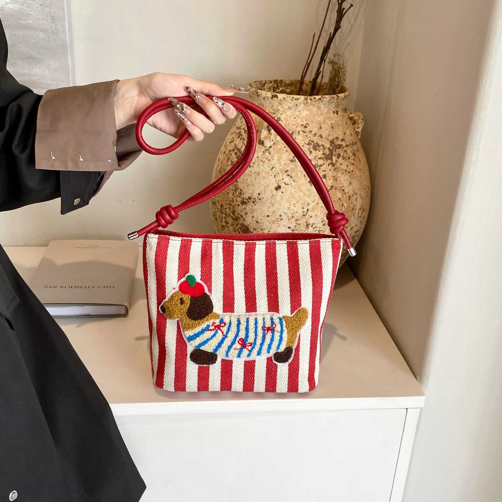 2024 New Versatile Crossbody Bag Single Shoulder Armpit Bag Bucket Bag with Niche Design Cartoon Puppy Pattern Z250807