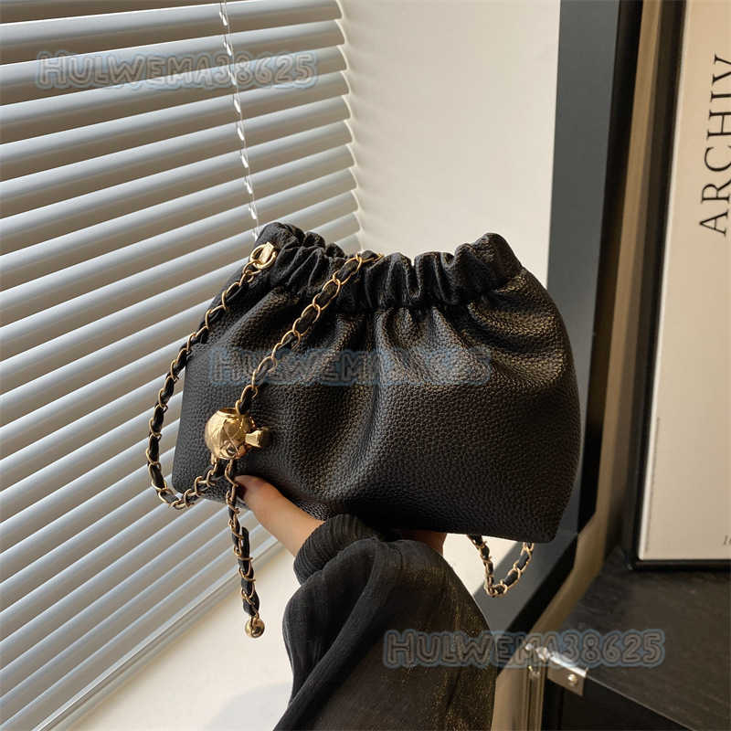 High-quality Texture Chain Pleated Cloud Bag 2024 Summer New Niche Design Lychee Pattern Single Shoulder Bucket Bag H250806