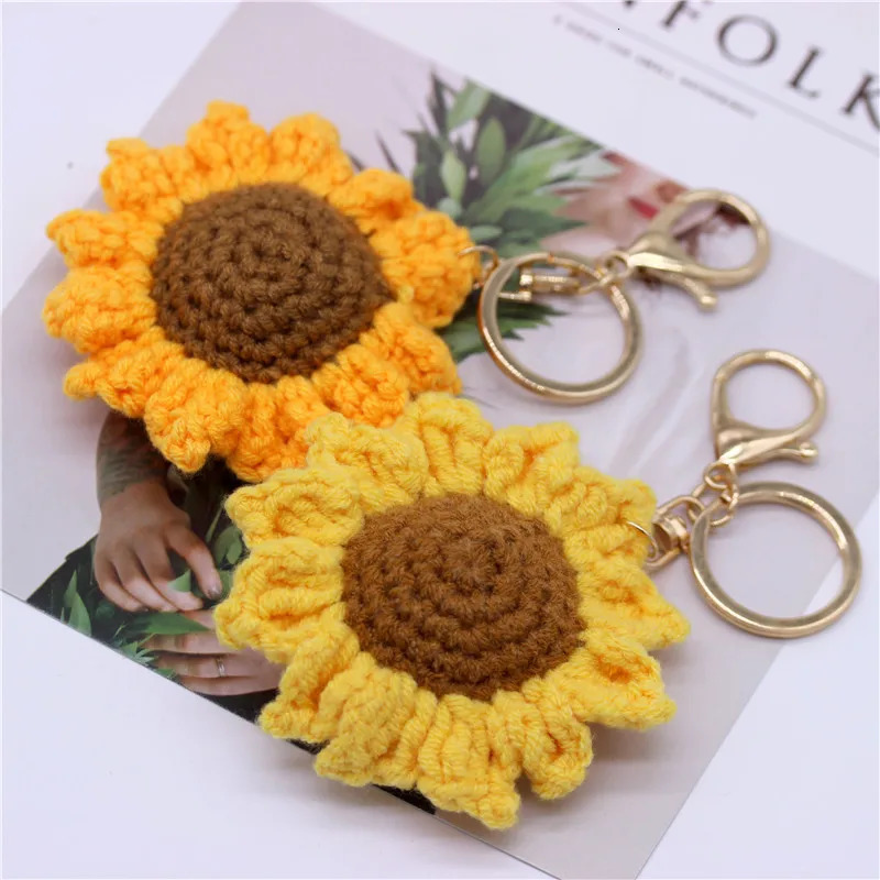 Creative Handmade Knitted Sunflower Keychain Keyring For Women Girl Cute Crocheted Flower Pendant Car Key Ring Handbag Gifts 250807