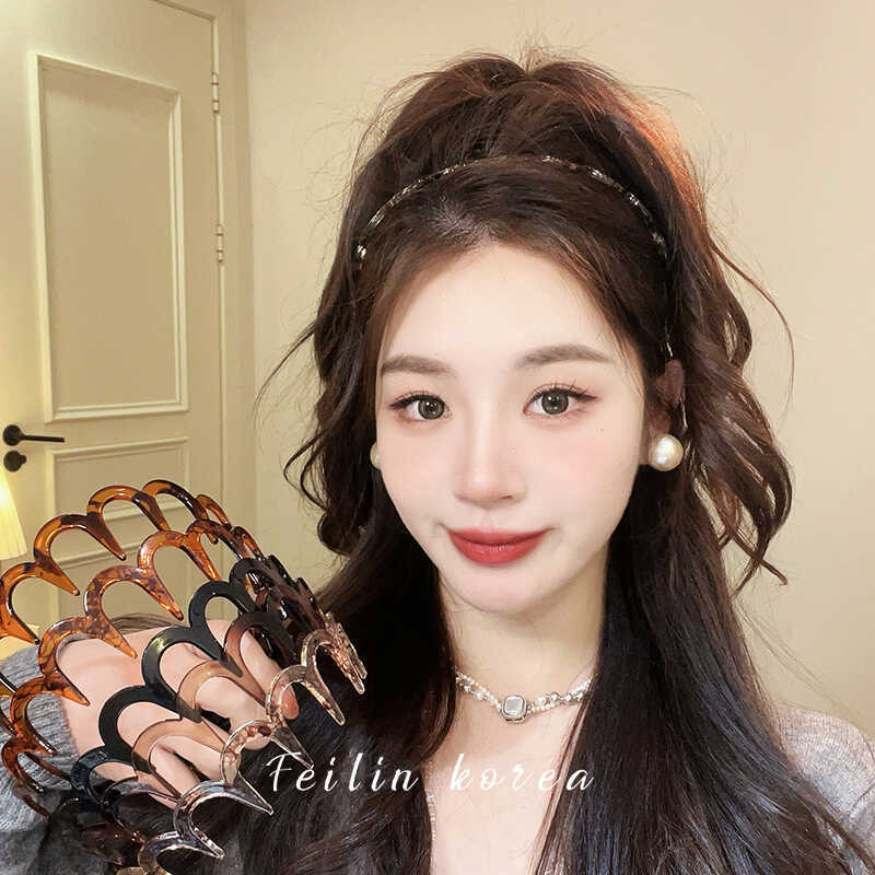 Securely Fitted Female Decorative Band - Curved Shape with Notched Edges