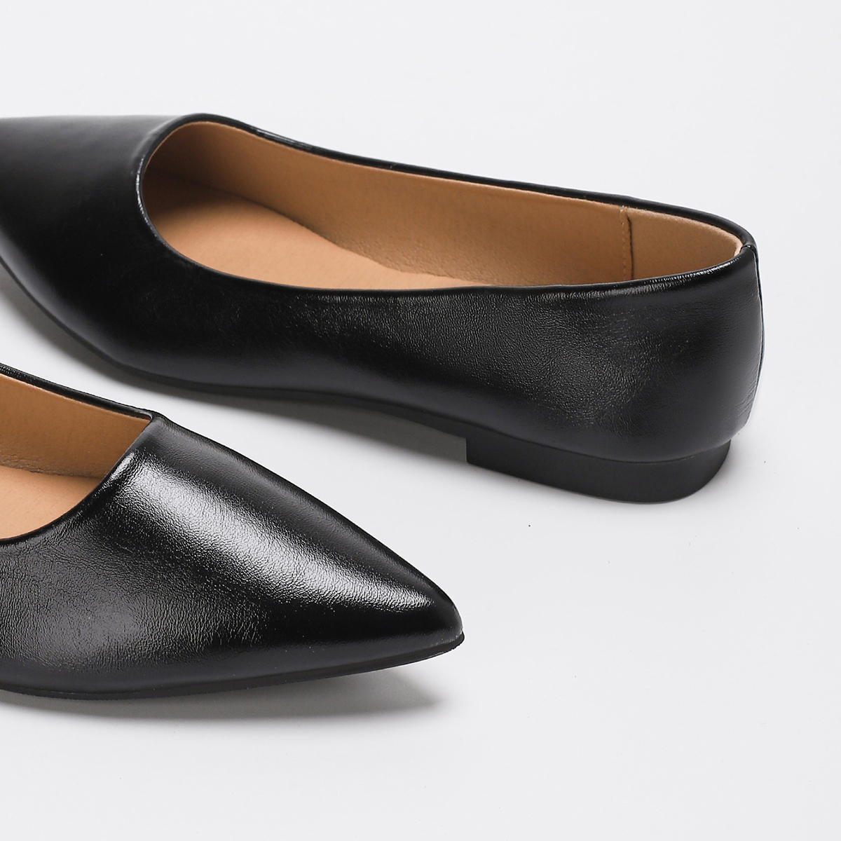 Sandals A new solid color elegant style shallow toe pointed flat shoe for office and outdoor use, a versatile and comfortable commuter must-have for w