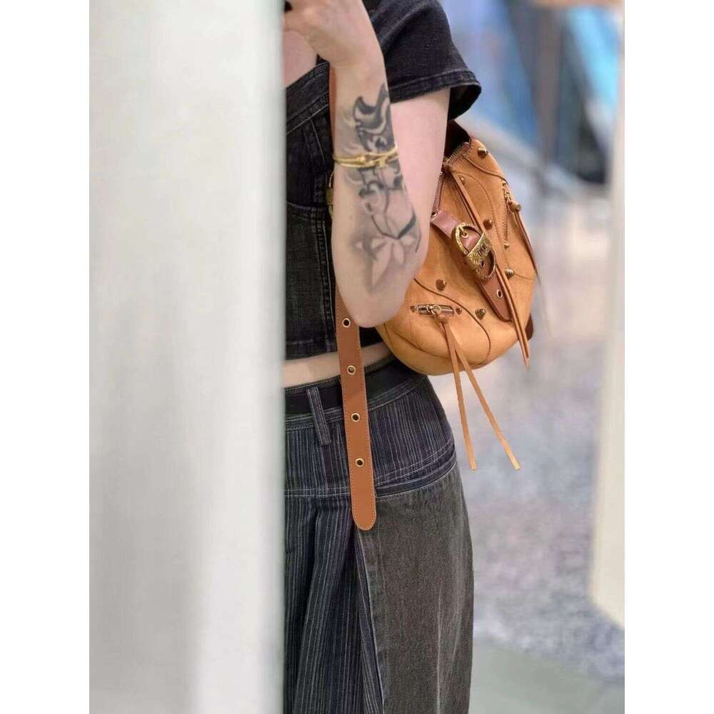 Designer Bag Tote bag Shoulder Bag Niche Cool Hot Girl Rivet Motorcycle New Fashion Women S High End Versatile Commuter Crossbody Trendy