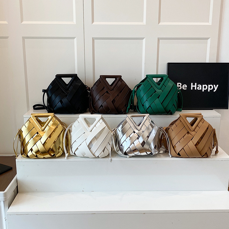 Free shipping designer High-End Single Shoulder Bag Crossbody Bag for Women Niche Design Basket Woven Bag Fashionable Textured Clip Handbag