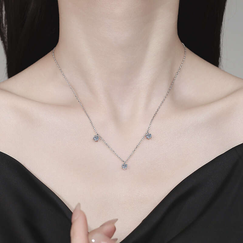 Sier Necklace Moissanite Pendant Elegant Light Collarbone Chain for Women