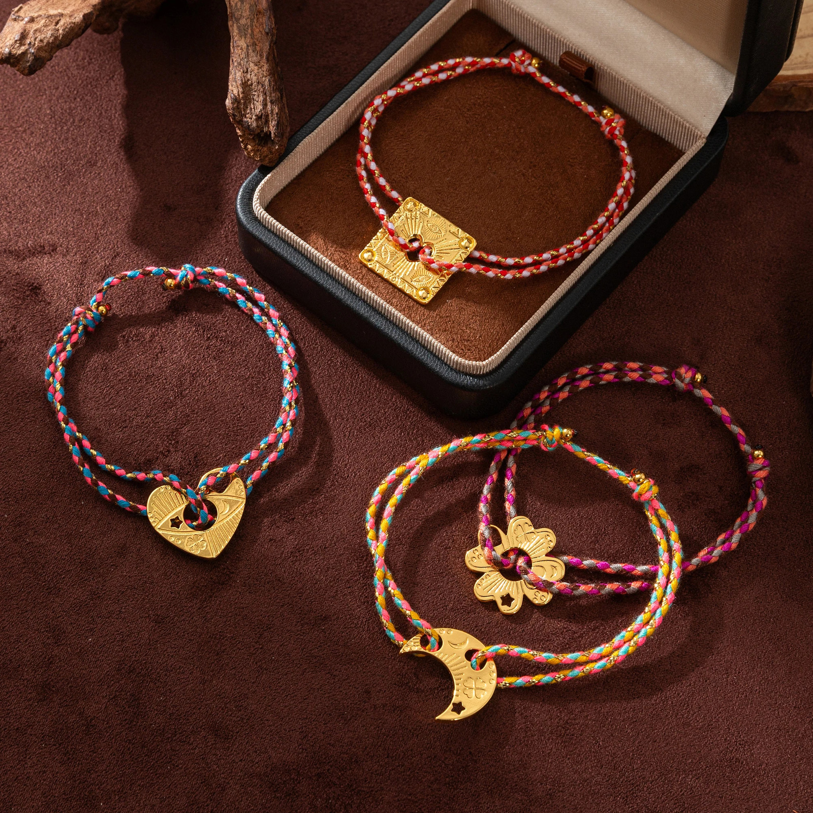 niche retro style bracelet with moon heart and four leaf clover plated 18k color preserving stainless steel bracelet rope 250730