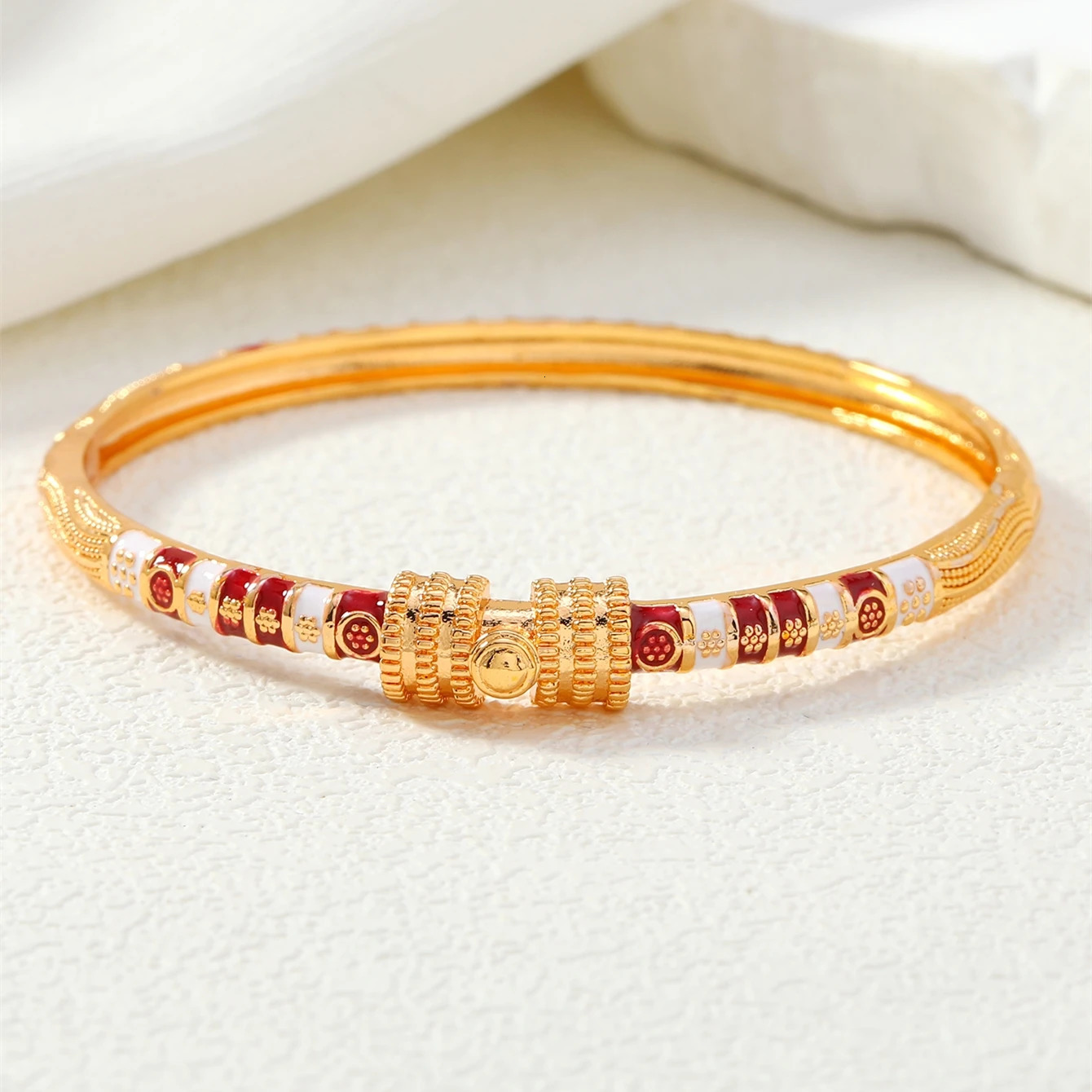 1 Middle Eastern Saudi Arabian Red Tie Totem Womens Fine Circle Buckle Open Bracelet 250805