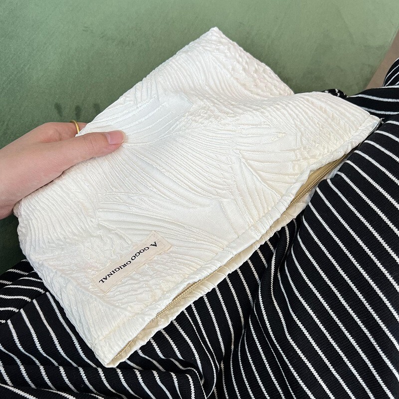 Free Shipping Designer Luxury High-end Makeup Bag Gentle Fresh Large Capacity Storage Bag Portable Travel Skincare Storage Bag Toiletry Bag Casual Pho