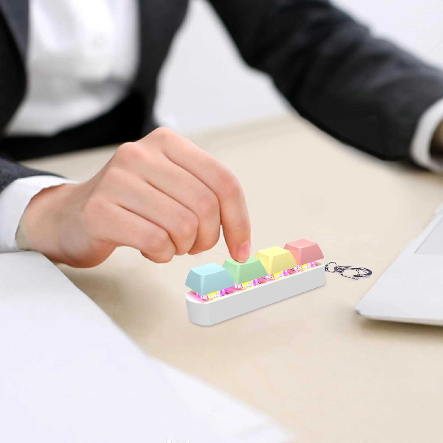 LED Keyboard Key Toy Stress Relief DIY Fidget Button Keycap Fidget Keychain Keyboard Keychain Toys Finger Keyboard Caps Toy Gift Z250807