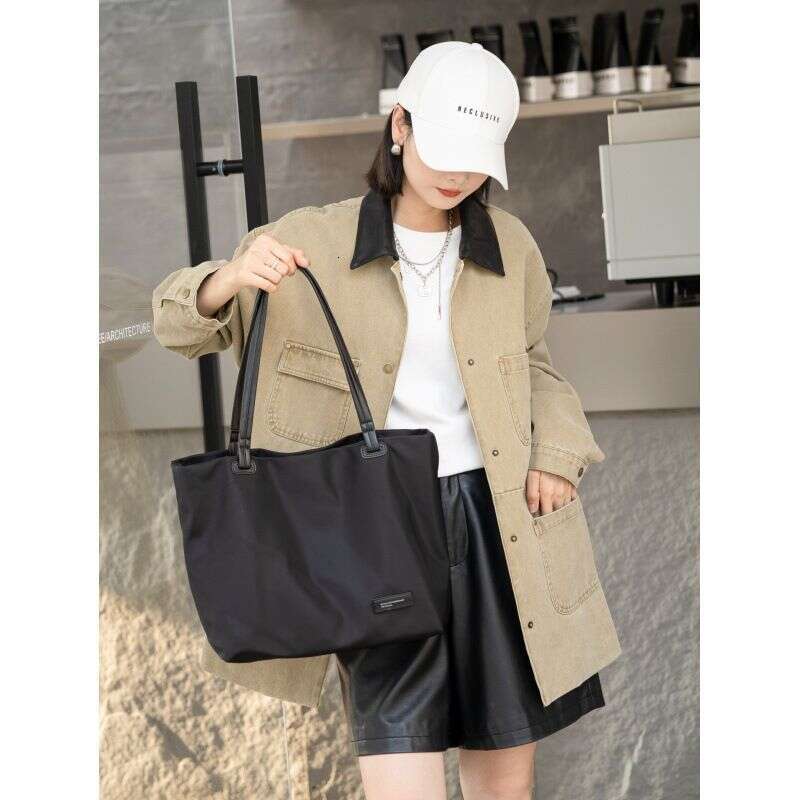2025 New Simple Lightweight Nylon Tote Large Capacity Commuter Single Shoulder High-end Shopping Bag Bag-in-Bag