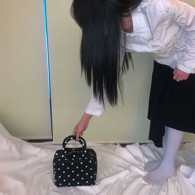 New Wave Point Handbag Female Vintage Y2k Korean Popular Bag Women Outdoor Travel Makeup Storage Pouch Students Niche Design Bag Z250807