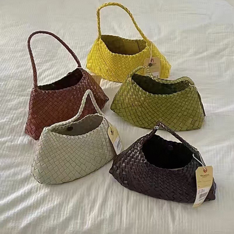 2025 Summer New Niche Design Woven Designer Bag Bag Large Capacity French Sailing Luxury Bag Bag Lazy Vacation Single Shoulder Underarm Bag