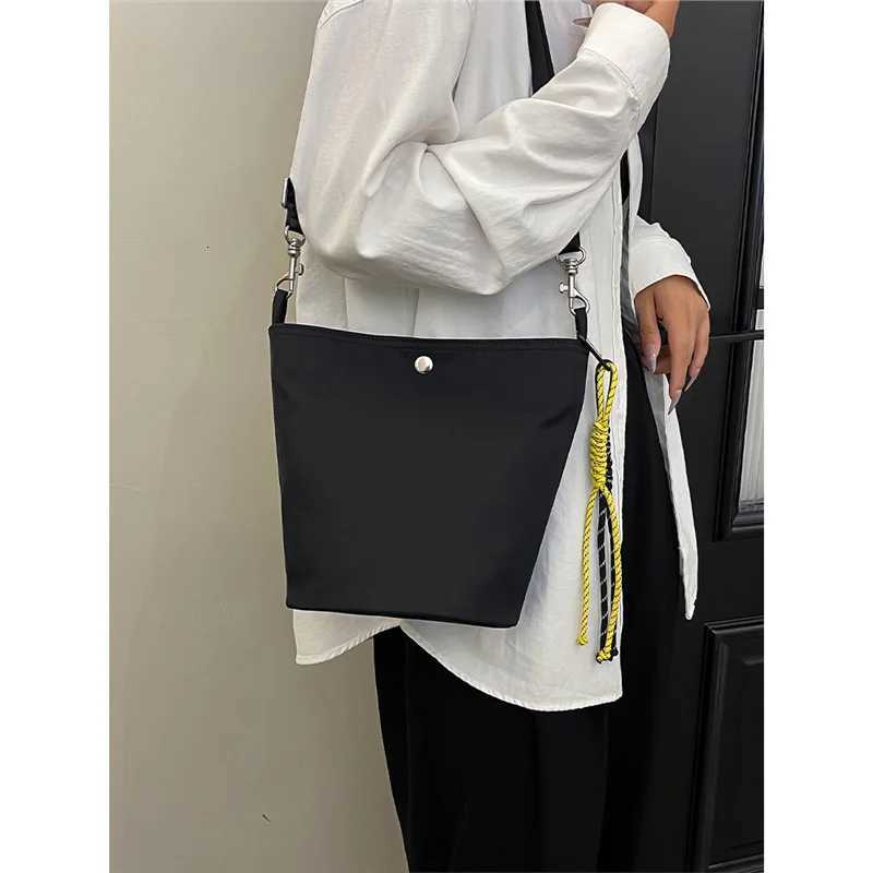 Japanese Casual Underarm Nylon Bucket Bag Womens 2024 Summer Niche FAshion Versatile Commuter Womens Bag Z250807