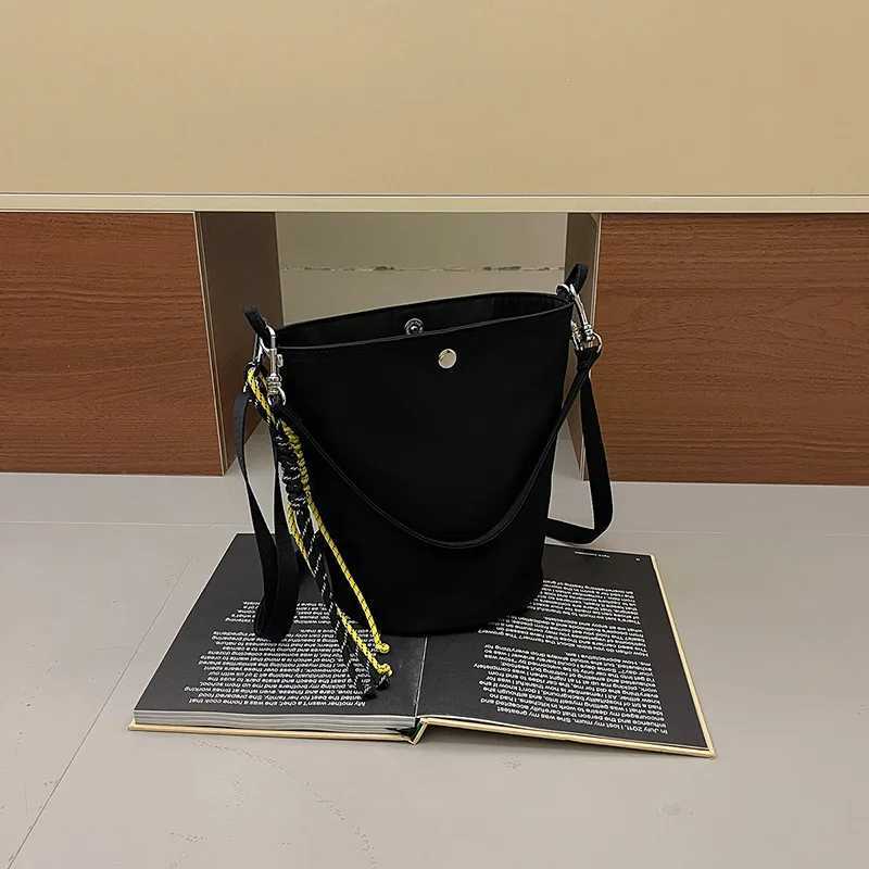 Japanese Casual Underarm Nylon Bucket Bag Womens 2024 Summer Niche FAshion Versatile Commuter Womens Bag Z250807