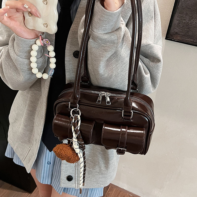 Retro Style Multi-pocket Shoulder Bag for Women with Vintage Charm