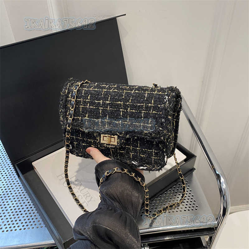 Niche Design Chain Small Square Bag 2024 Autumn New Fashion Commuter Simple Single Shoulder Crossbody Bag for Women H250806