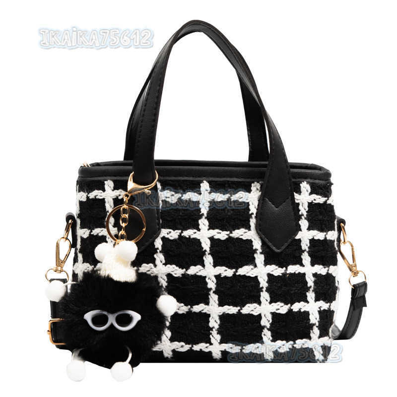 Celebrity Fashion Woolen Plaid Handbag 2022 Autumn Winter New Style Elegant Commuter Single Shoulder Crossbody Bucket Bag H250806