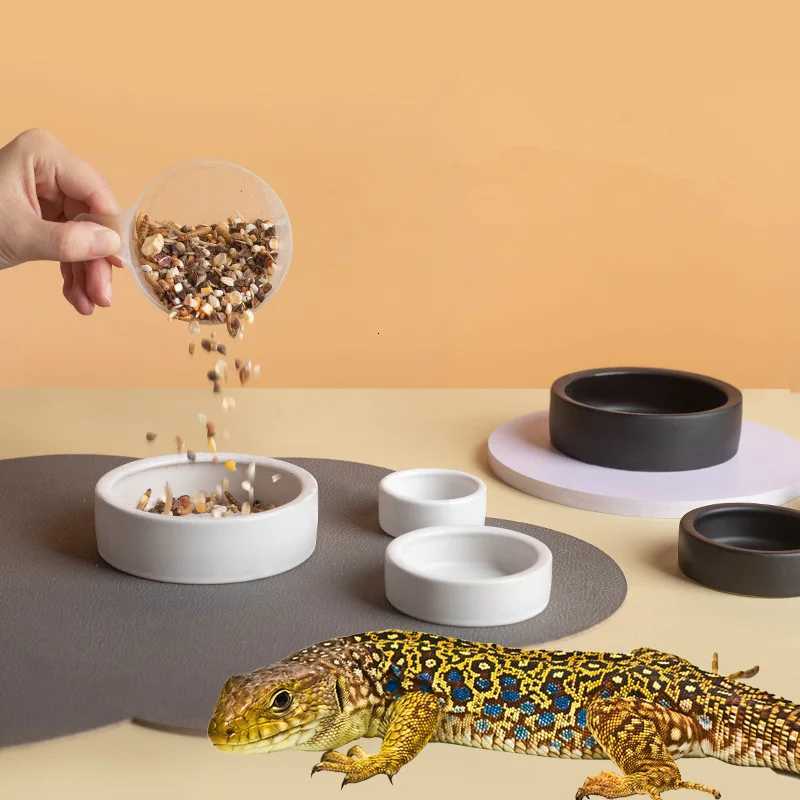 Cute Mini Ceramic Pet Bowl Available in Black and White Eat and Drink Water Bowl for Puppy Dog Cat Pet Supplies Accessories Y250806