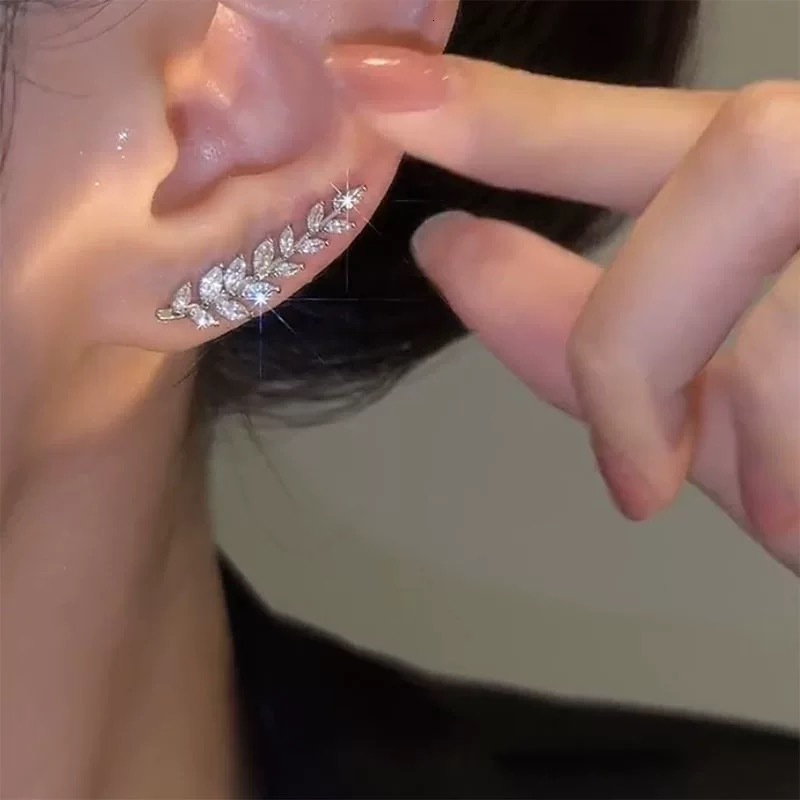 Free Shipping Designer Luxury Jewelry Zircon Wheat Spike Integrated Ear Stud Earrings Niche Super Shiny Leaf Stud Earrings Elegant Versatile Women