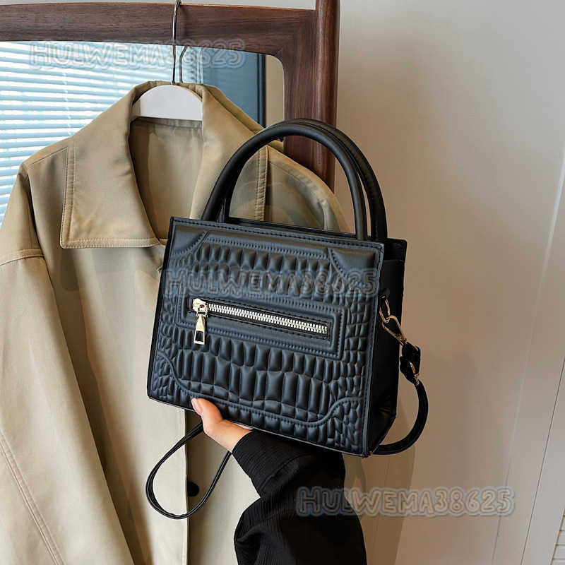 Elegant Simple Style Handbag 2023 Summer New Fashionable Single Shoulder Crossbody Bag Small Square Bag Womens Trendy Bag H250806