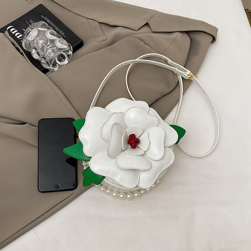 Free shipping designer Niche Design Floral Small Round Bag for Women Creative Light Luxury Shoulder Bag Crossbody Bag Socialite Pearl Handbag Evening 