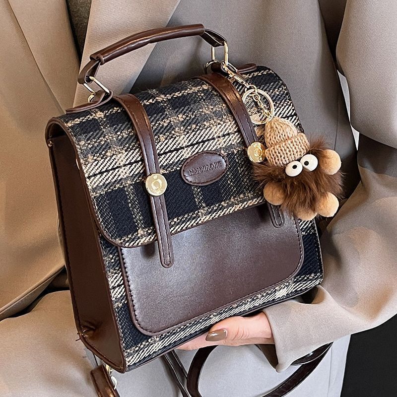 2025 Autumn New Women s Backpack College Style Backpack Niche trend New Style Simple Grid Backpack Commuting Retro Style New Designer Backpack