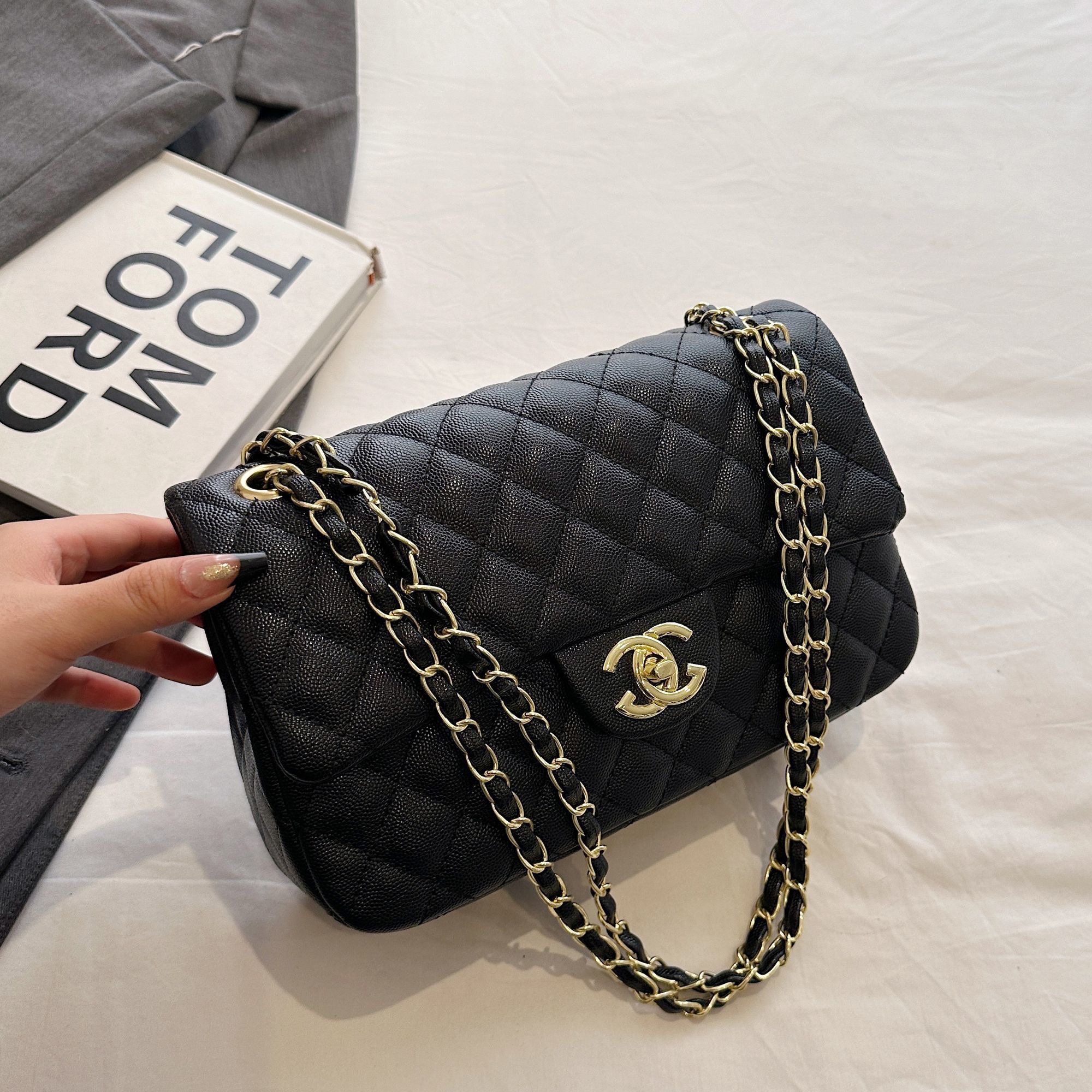 2025 Designer Bag Luxury Bag New Fashion High Luxury End Shoulder BagTexture Printed Silk Scarf Hand Held Crossbody For Women Bag Bag Black Large Capacity Hand