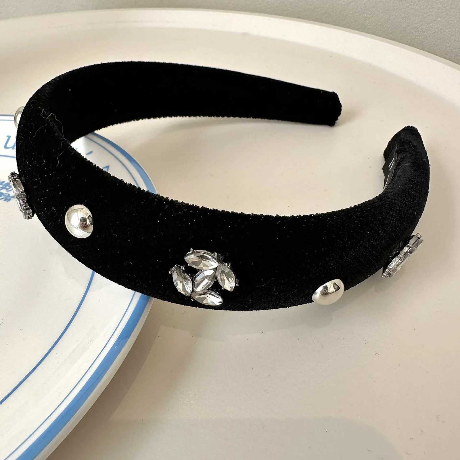 Luxury Rhinestone Veet Hair Accessories Band Hand For Women Fashion Shiny Crystal Thickened Non-slip Hair Hoops Headwear Y250807