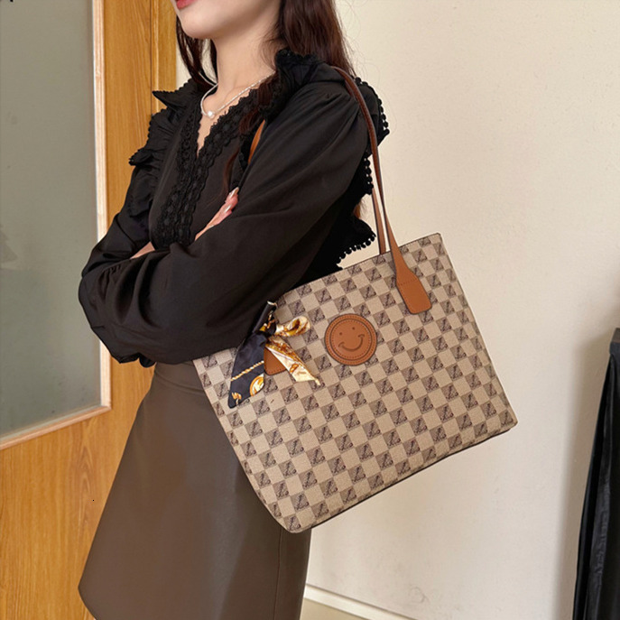 Free Shipping Designer Luxury High-end Bag Women's Handbag New Vintage Letter Print Large Capacity Tote Bag Single Shoulder Crossbody Bag Casual 