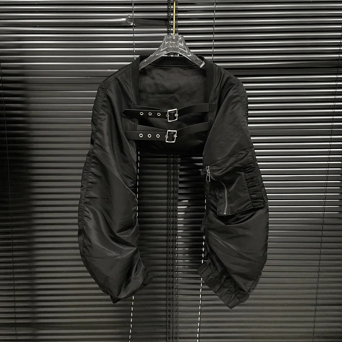 Autumn Niche Design Black Shoulder Vest Womens Leather Flight Plane Style Cropped Jacket Crew Neck Pattern 250807