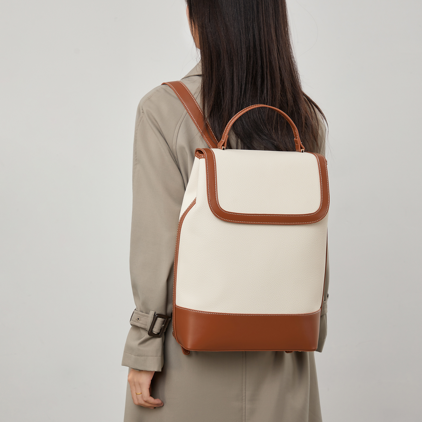 Real leather computer backpack for women's commuting, large capacity, high-end feel, niche backpack, new fashionable backpack for women