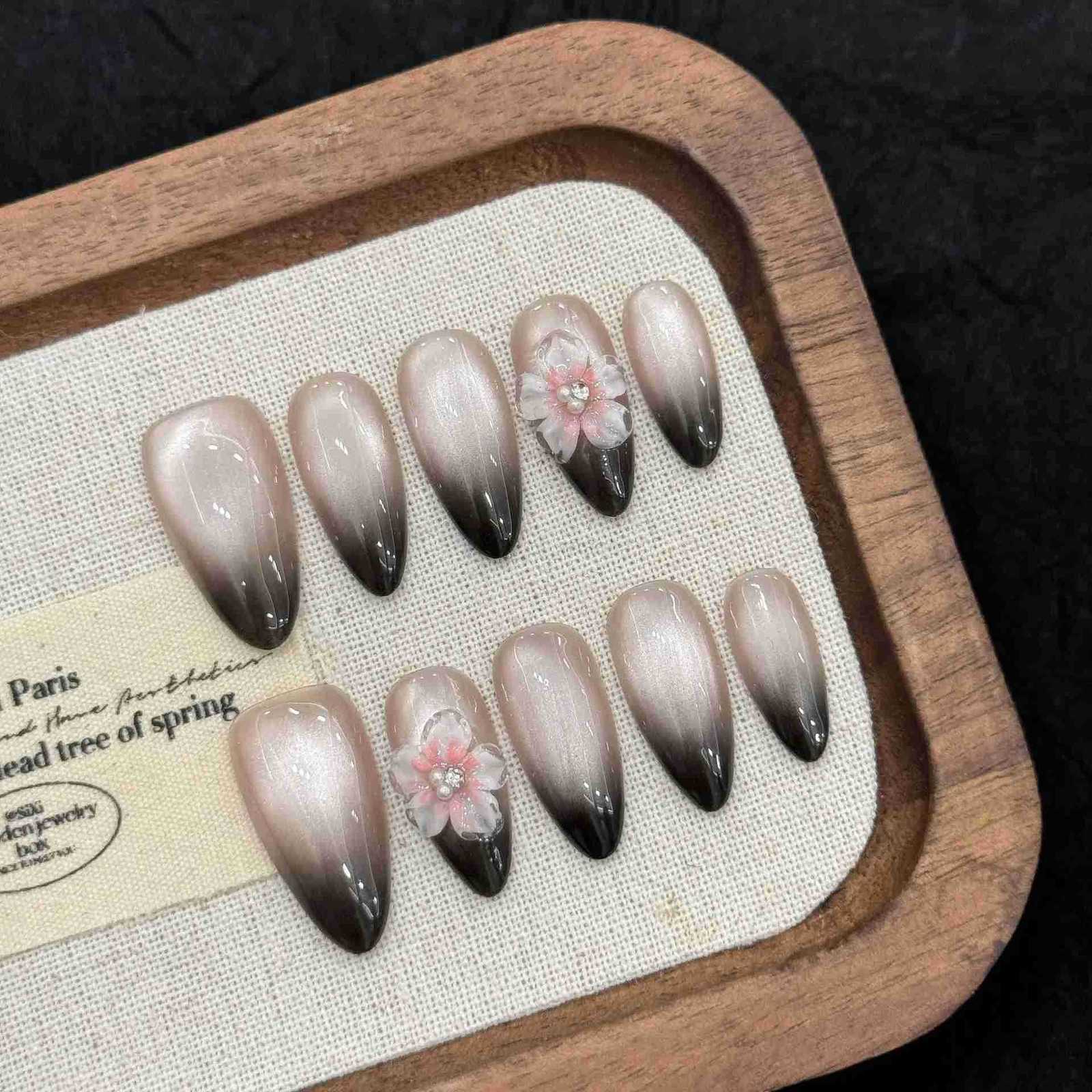 10pcs Gradient Black French Style Press On Nails Hand-carved Relief Flower Fake Nails Sweet Cool Almond Gradient Cat Eye False Nails Z250807