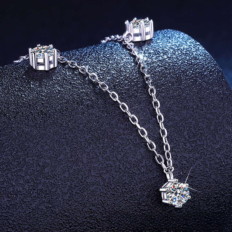 Sier Necklace Moissanite Pendant Elegant Light Collarbone Chain for Women
