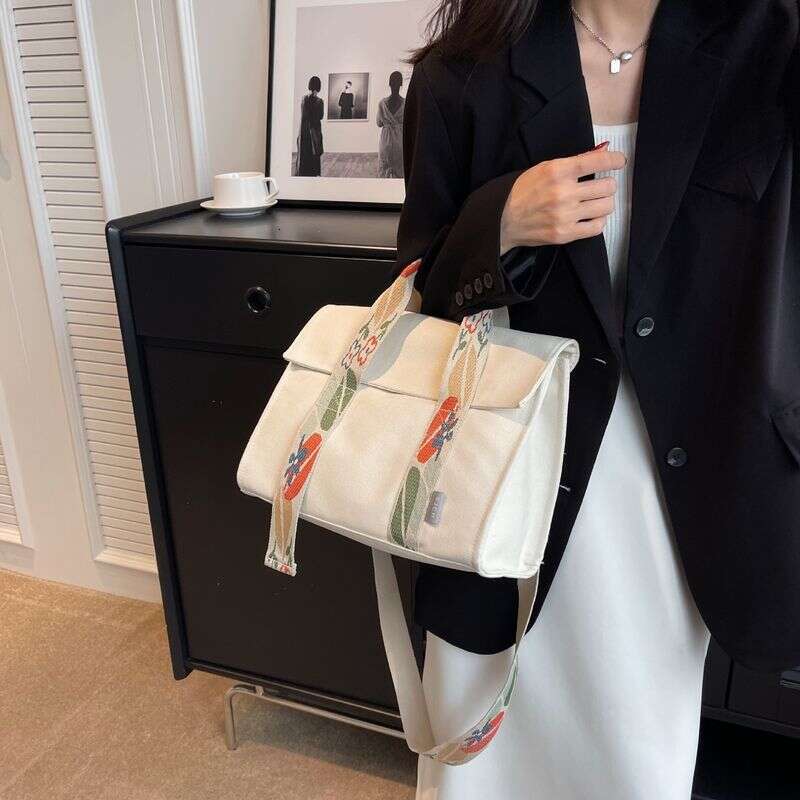 Large Capacity Canvas for Women's 2023 New Trendy, Simple, Versatile Colorful Broadband Handheld Commuting Crossbody Bag