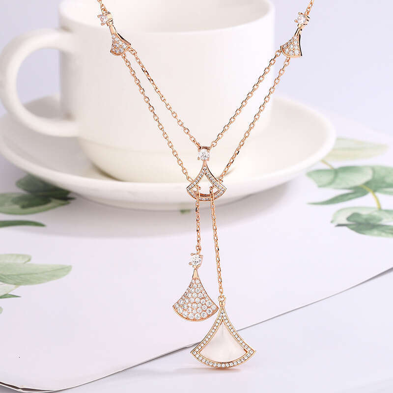 V Fan-Shaped Double-Layer Skirt Necklace for Women, Rose Gold Plated, Light Versatile White Shell Tassel Collarbone Chain