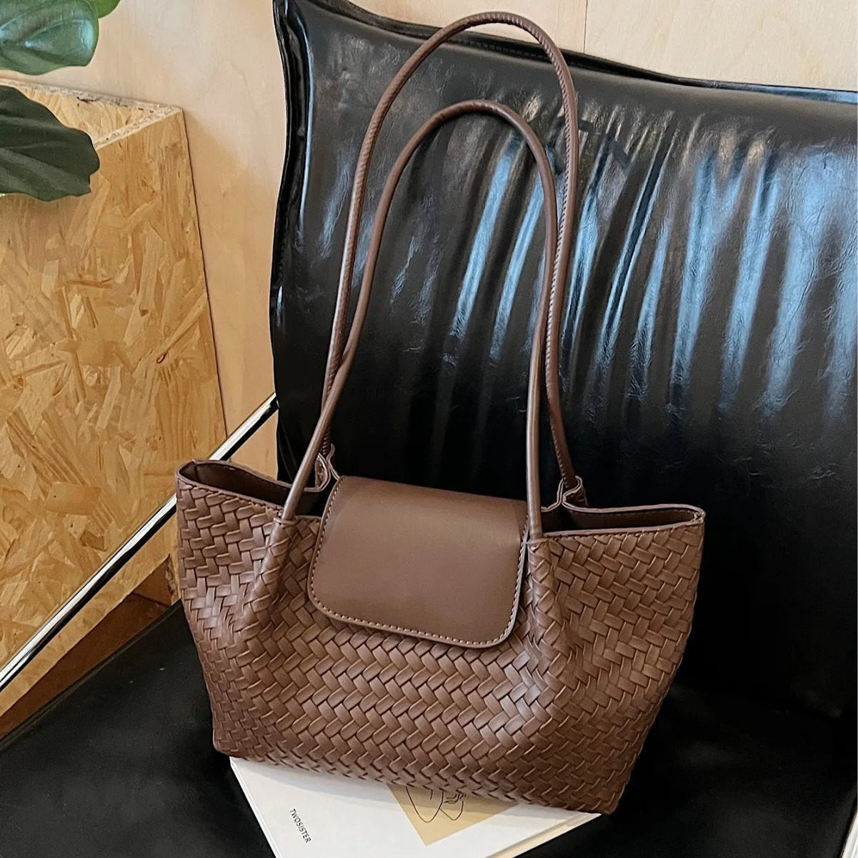 Summer Quilted Shoulder Bag for Women PU Leather Lightweight Crossbody Vintage Tote Commute Travel Essentials 250807