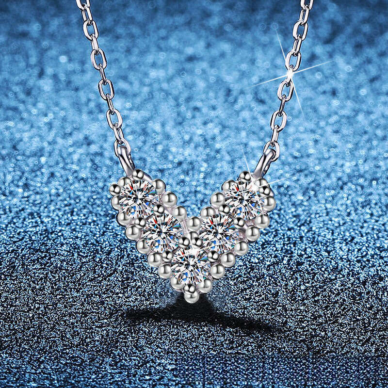 Moissanite Sier V-shaped Heart Necklace Elegant Heart-shaped Collarbone Chain Light Niche Accessories Choker